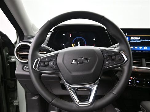 Used 2025 Chevrolet Trax ACTIV w/ Driver Confidence Package image 15