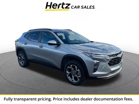 Used 2025 Chevrolet Trax LT FWD image 1