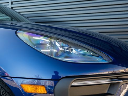 Certified 2024 Porsche Macan image 38