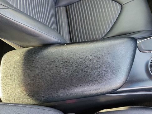 Used 2018 Toyota Camry SE w/ Convenience Package FWD image 20
