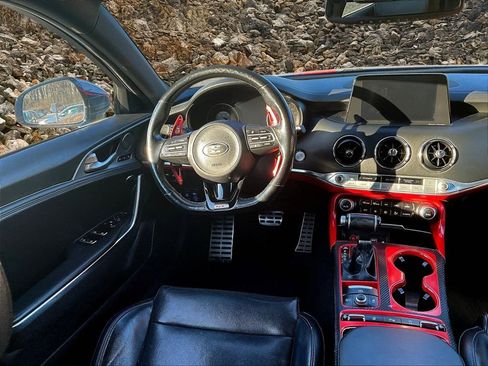 Used 2021 Kia Stinger GT1 image 5