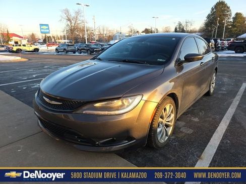 Used 2016 Chrysler 200 S image 1