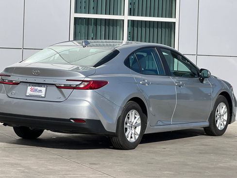 Used 2025 Toyota Camry LE w/ Convenience Package image 4