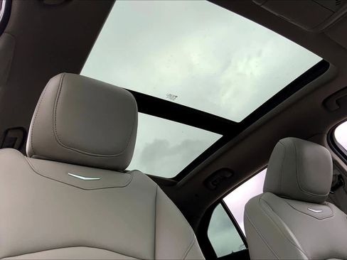 Used 2023 Cadillac XT4 Luxury w/ Cold Weather Package image 14