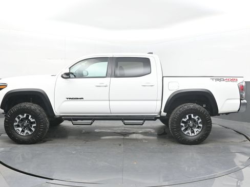 Used 2023 Toyota Tacoma TRD Off-Road AWD/4WD image 7