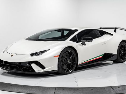 Used 2018 Lamborghini Huracan Performante AWD/4WD image 7