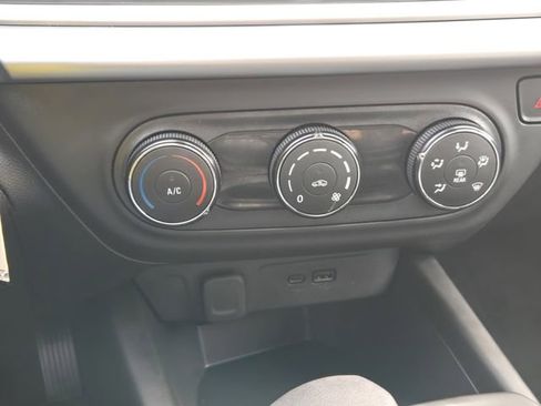 Used 2024 Chevrolet Trax LS image 29