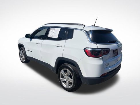 Used 2024 Jeep Compass Latitude w/ Altitude Special Edition AWD/4WD image 3