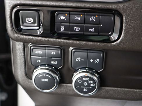 Used 2025 GMC Yukon Denali image 23