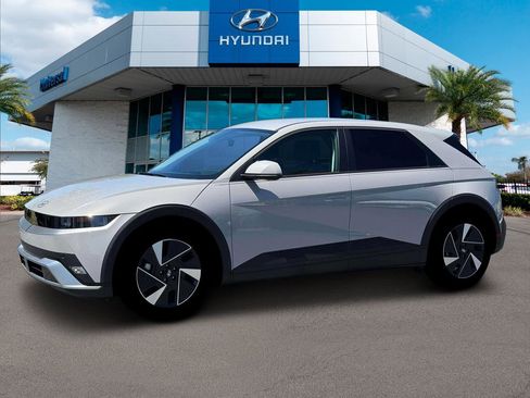 New 2026 Hyundai Ioniq 5 SE image 2