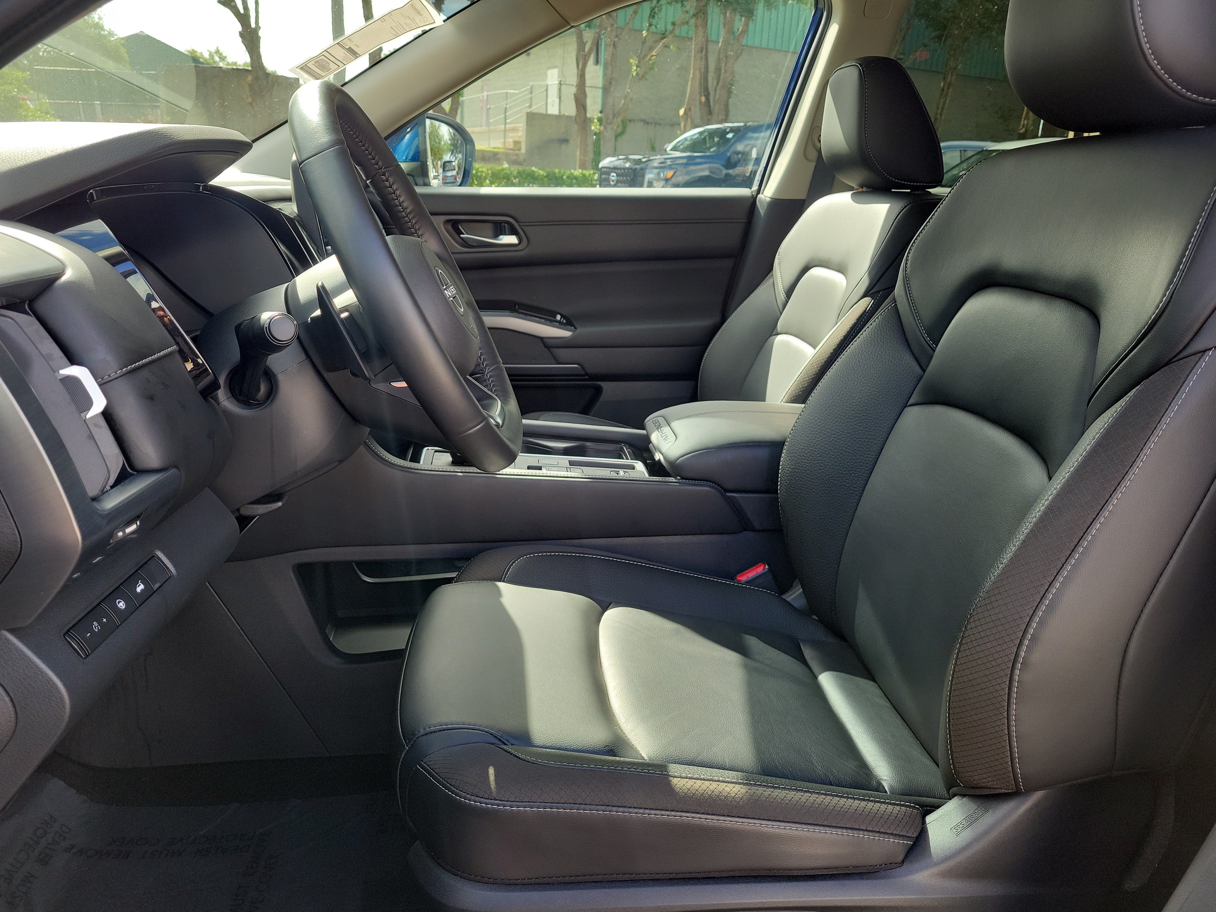 Certified 2025 Nissan Pathfinder SL FWD image 13