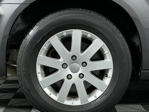 Used 2015 Chrysler Town & Country Touring w/ Driver Convenience Group FWD image 9