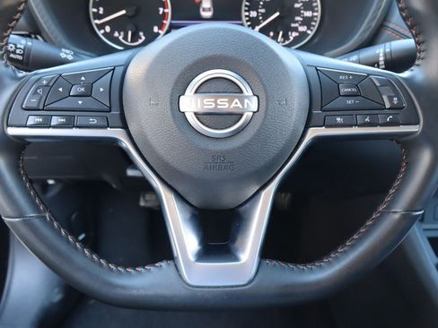 Used 2025 Nissan Sentra SR FWD image 11