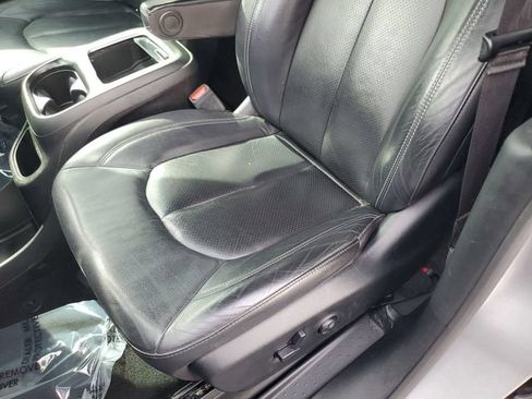 Used 2020 Chrysler Pacifica Touring-L Plus FWD image 12