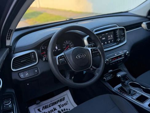 Used 2019 Kia Sorento LX image 12