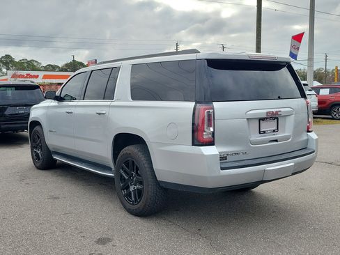 Used 2019 GMC Yukon XL SLT w/ Open Road Package image 4