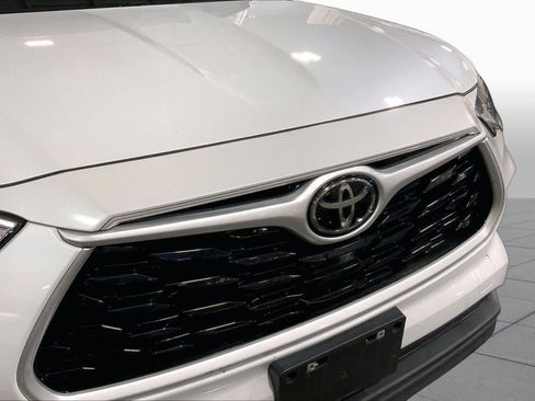Used 2023 Toyota Highlander LE FWD image 30