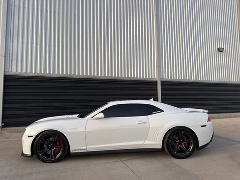 Used 2014 Chevrolet Camaro ZL1 RWD image 17