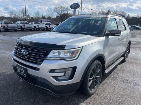 Used 2017 Ford Explorer XLT w/ Equipment Group 202A image 10