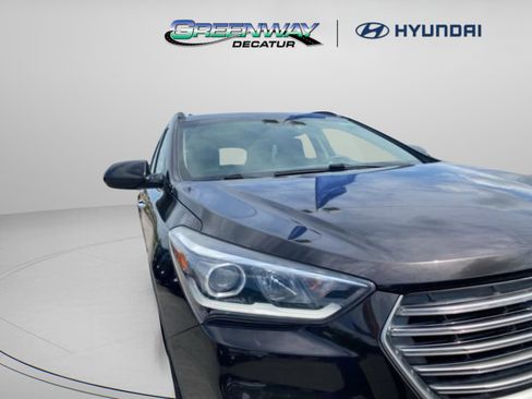 Used 2017 Hyundai Santa Fe SE image 2