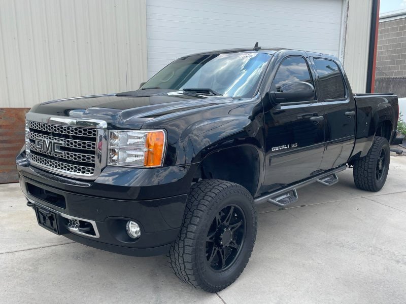 Used 2011 GMC Sierra 2500 Denali AWD/4WD image 1
