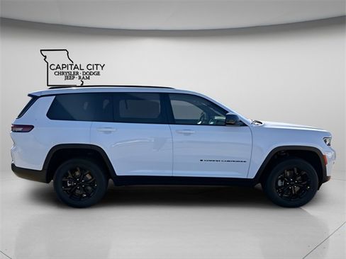 New 2025 Jeep Grand Cherokee L Altitude image 10
