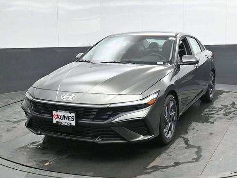 New 2026 Hyundai Elantra Limited image 5