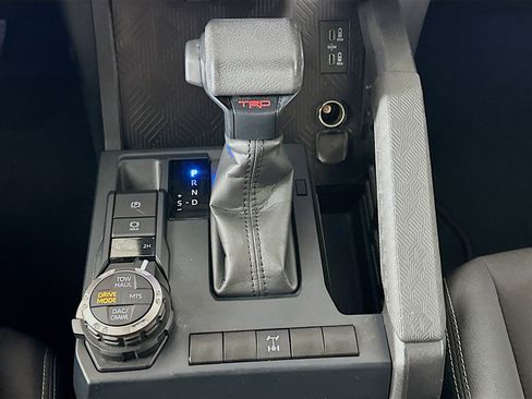 Used 2025 Toyota Tacoma TRD Off-Road image 24