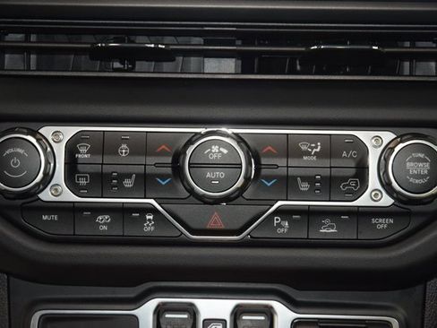 Used 2024 Jeep Wrangler Unlimited Rubicon 392 image 38