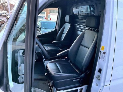 Used 2024 Mercedes-Benz Sprinter 2500 image 10