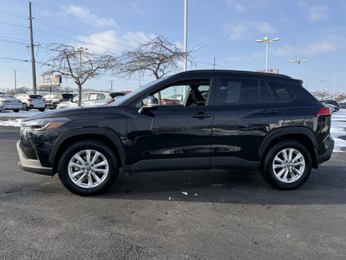 Certified 2022 Toyota Corolla Cross LE image 5