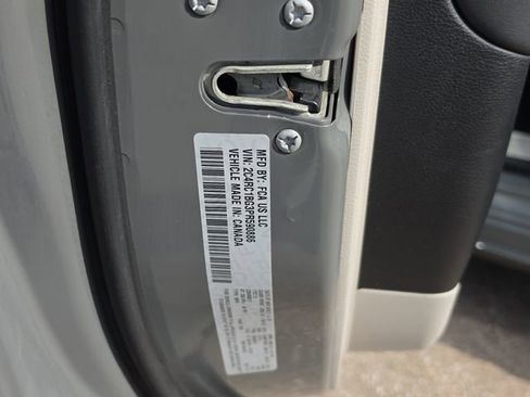 Used 2023 Chrysler Pacifica Touring-L FWD image 30