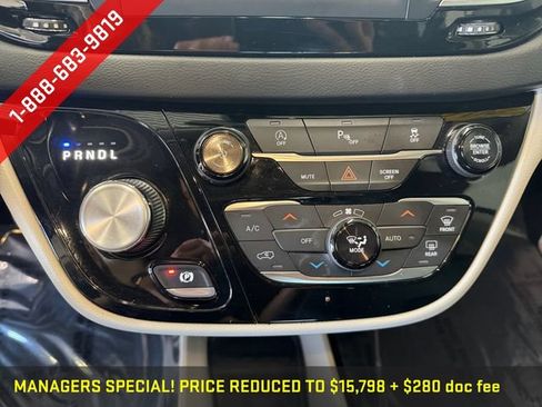 Used 2019 Chrysler Pacifica Touring-L FWD image 4