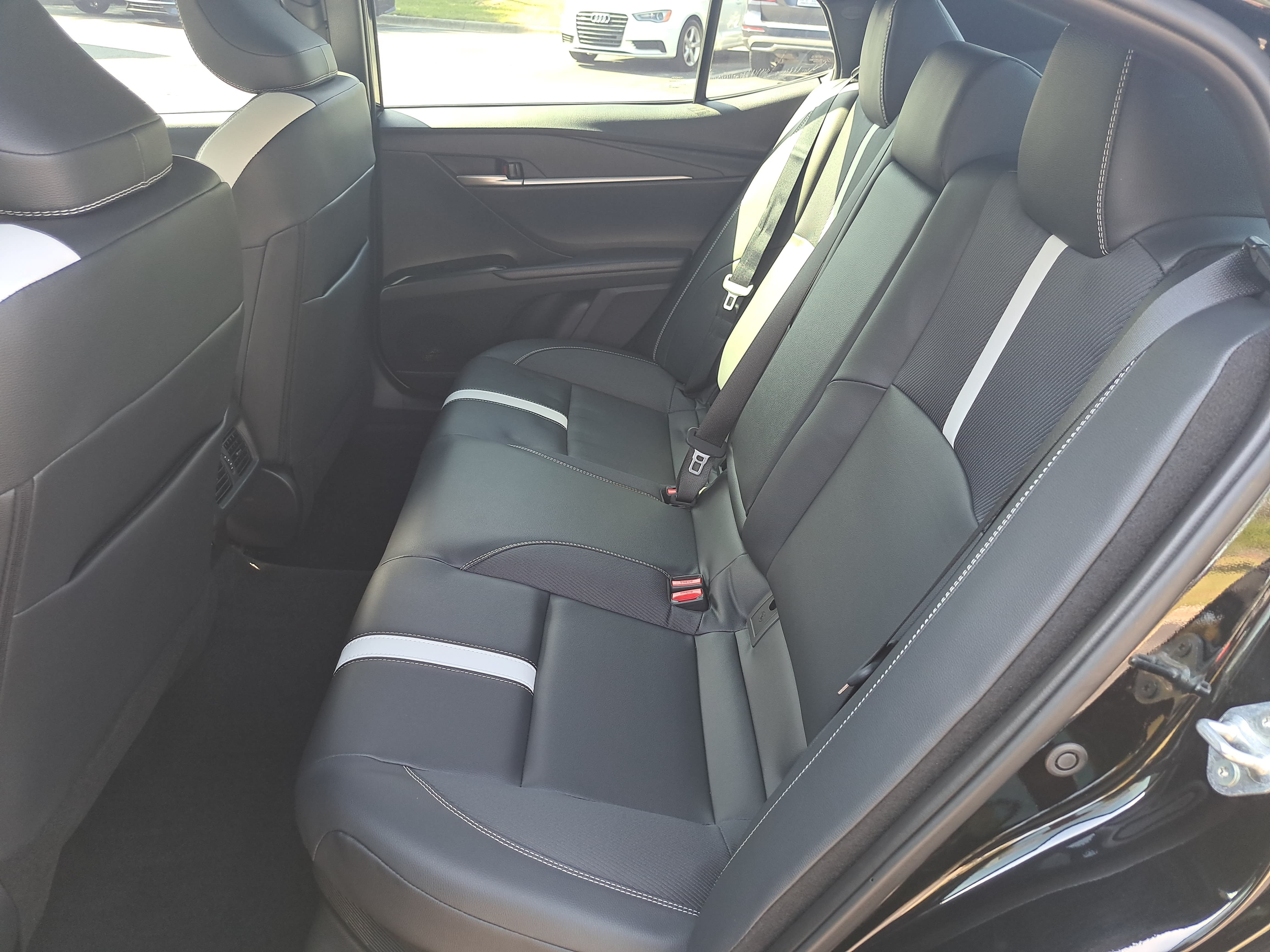 Used 2025 Toyota Camry SE w/ Convenience Package FWD image 12