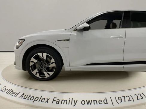 Used 2022 Audi e-tron Premium Plus w/ Premium Plus Package AWD/4WD image 10