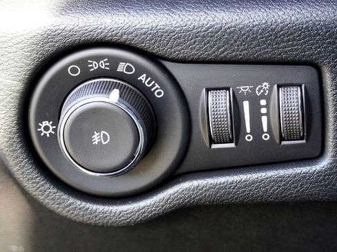 New 2026 Chrysler Pacifica Select image 15