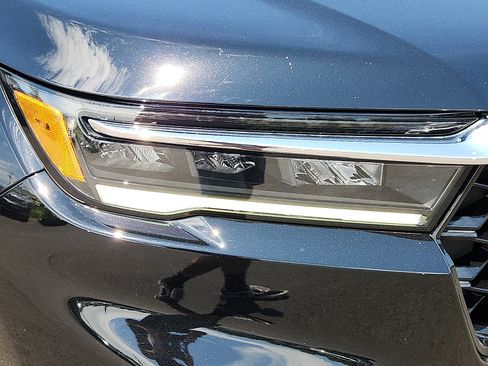 Used 2023 Honda Pilot Elite image 9