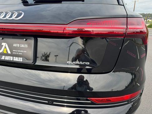 Used 2022 Audi e-tron Premium w/ Convenience Plus Package AWD/4WD image 18