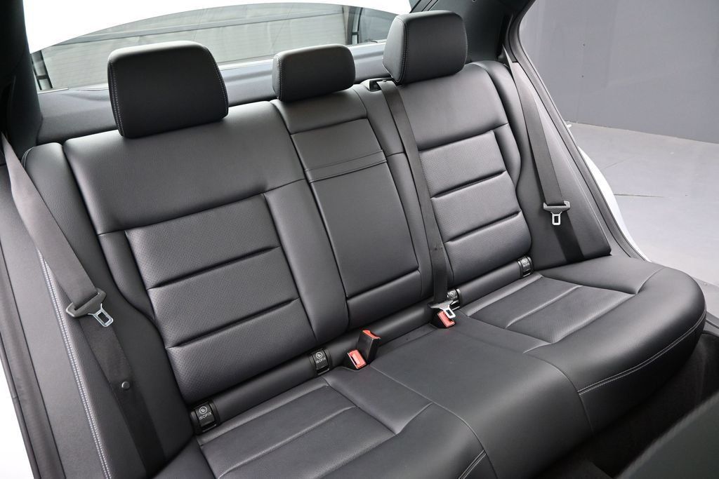 Used 2014 Mercedes-Benz E 250 BlueTEC Sedan image 22