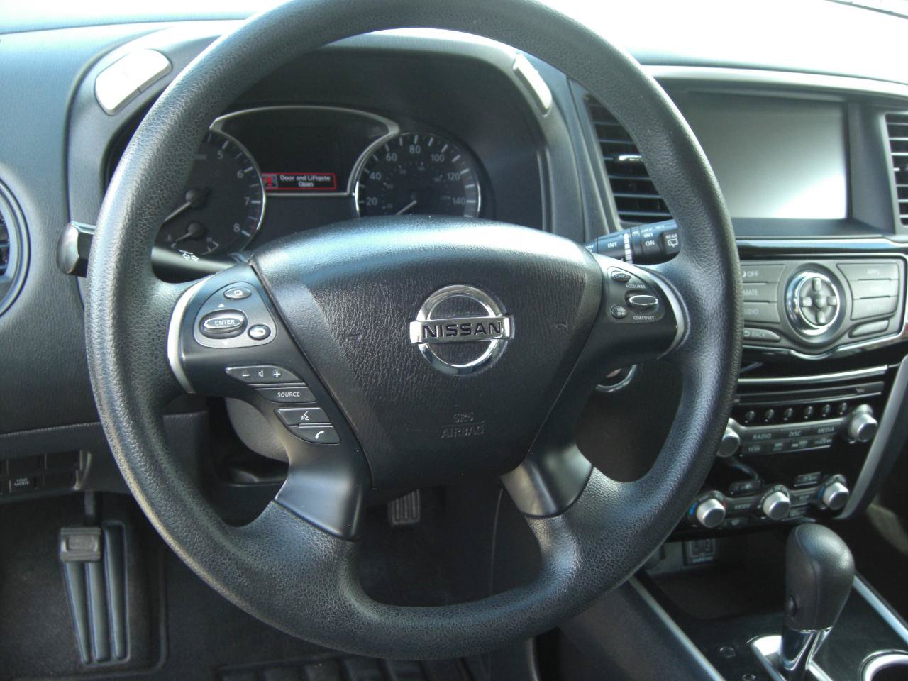 Used 2020 Nissan Pathfinder S FWD image 10