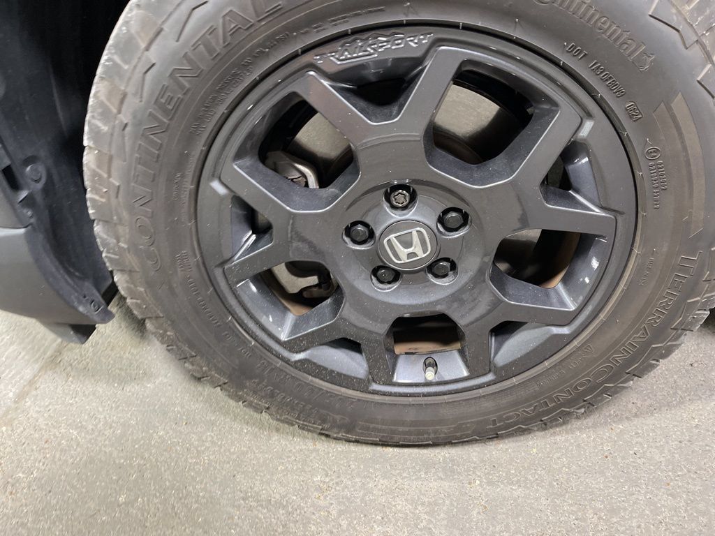 Used 2025 Honda Pilot TrailSport image 46