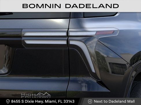 New 2026 Chevrolet Traverse High Country FWD image 11