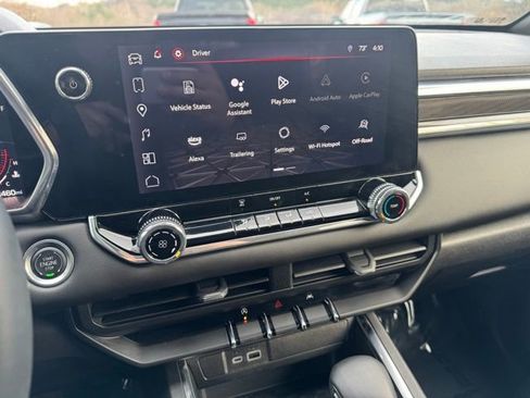 Used 2024 GMC Canyon Elevation image 25