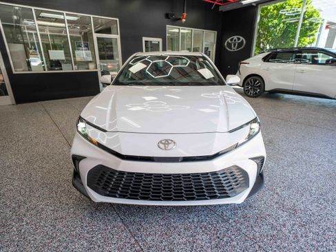 Used 2025 Toyota Camry SE FWD image 6