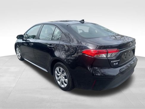 Used 2024 Toyota Corolla LE image 3