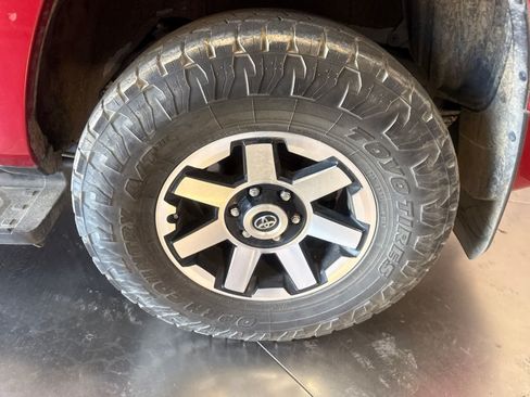 Used 2020 Toyota 4Runner TRD Off-Road AWD/4WD image 11