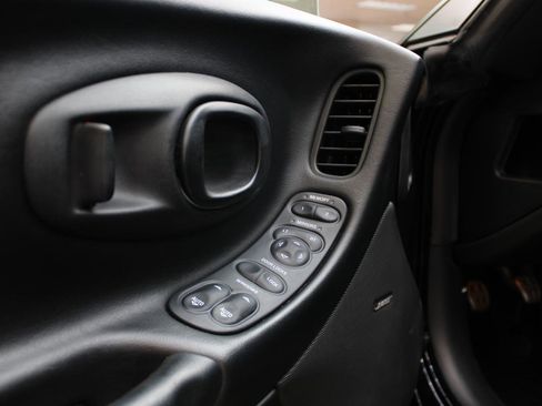 Used 2003 Chevrolet Corvette Z06 w/ Memory Package, 3 Drivers image 18