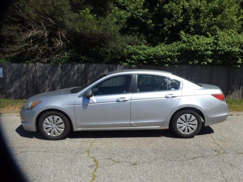 Used 2010 Honda Accord LX image 2