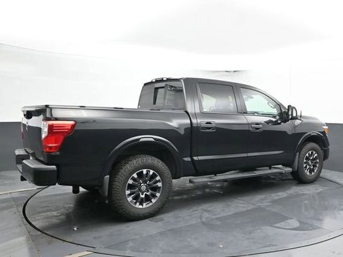 Used 2018 Nissan Titan PRO-4X w/ Pro-4x Convenience Package image 11