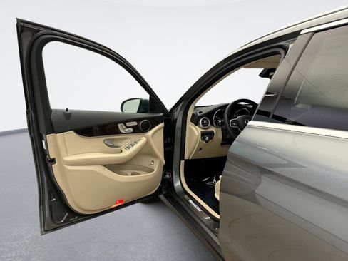 Used 2021 Mercedes-Benz GLC 300 4MATIC image 9